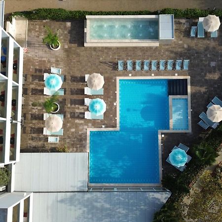 Golden Hotel マリーナ・ディ・チェーチナ エクステリア 写真